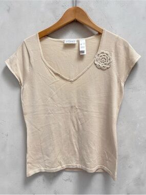 Liz Claiborne Cream V-Neck Short Sleeve Top with Rosette